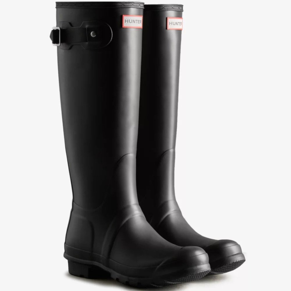 VGUC Hunter Original Tall Rain Boots Matte Black Size 7 with Cream Cable Socks